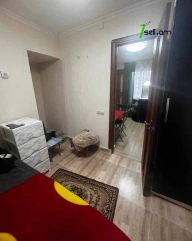 1 սենյականոց բնակարան Արցախի պողոտայում, 25 ք.մ., 1/4 հարկ, կապիտալ վերանորոգված, քարե շենք