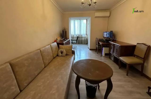 2 սենյականոց բնակարան Կոմիտասի պողոտայում, 57 քմ, 2/5 հարկ, կապիտալ վերանորոգված, քարե շենք