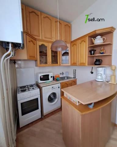 2 սենյականոց բնակարան Կոմիտասի պողոտայում, 55 ք.մ., 1/5 հարկ, կապիտալ վերանորոգված, քարե շենք