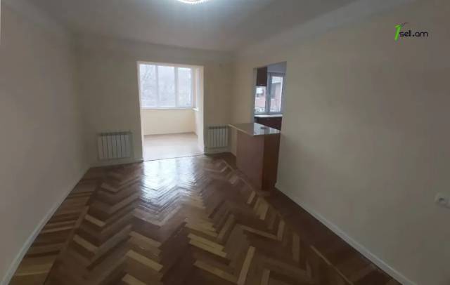 3 սենյականոց բնակարան Կոմիտասի պողոտայում, 78 ք.մ., 2/5 հարկ, կապիտալ վերանորոգված, քարե շենք