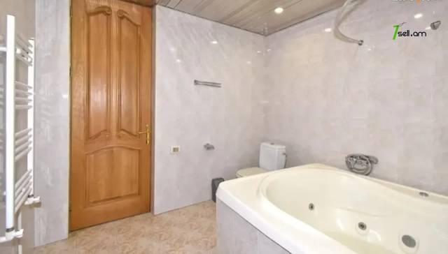 Ընդարձակ 4 սենյականոց բնակարան նորակառույց շենքում Ալեք Մանուկյանի փողոցում, 210 քմ, 2/10 հարկ