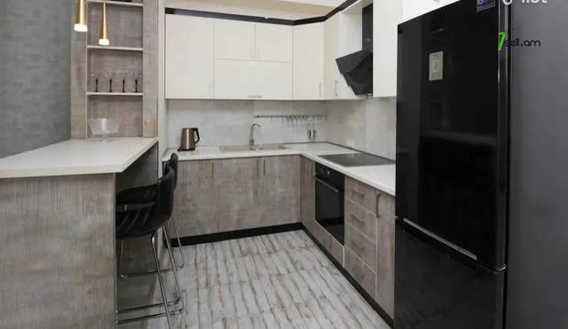 3 սենյականոց բնակարան նորակառույց շենքում Եկմալյան փողոցում, 80 ք.մ., 5/18 հարկ, բարձր առաստաղներ