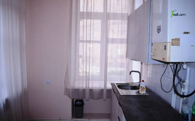 2 սենյականոց բնակարան Մհեր Մկրտչյանի փողոցում, 55 քմ, 1/3 հարկ, բարձր առաստաղներ