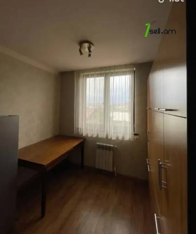 4 սենյականոց բնակարան, Աթոյան փողոցի նրբանցք, 93 ք.մ., 3/5 հարկ, կապիտալ վերանորոգված, քարե շենք