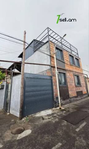 Երեք հարկանի քարե տուն Զաքարիա Քանաքեռցու փողոցում Քանաքեռ Զեյթունում, 250 քմ, 3+ սանհանգույց