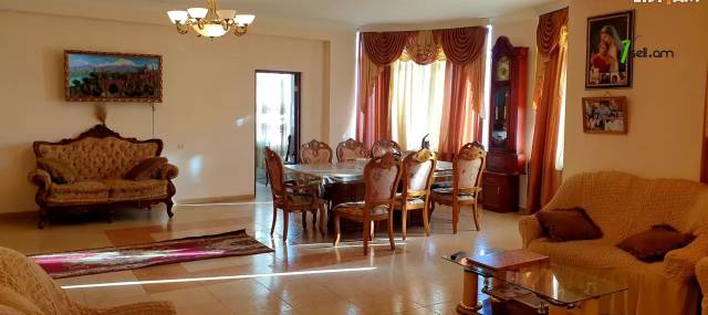 Երկու հարկանի քարե տուն, Աշտարակի խճուղի Աջափնյակում, 2000 ք.մ., 3+ սանհանգույց, մեծ հողամաս