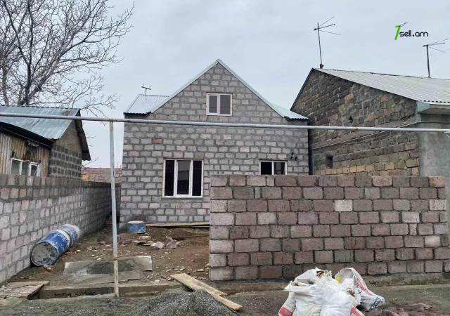 Մեկ հարկանի քարե տուն 22-րդ փողոցում Գեղանիստում, 330 ք.մ., մասնակի վերանորոգում