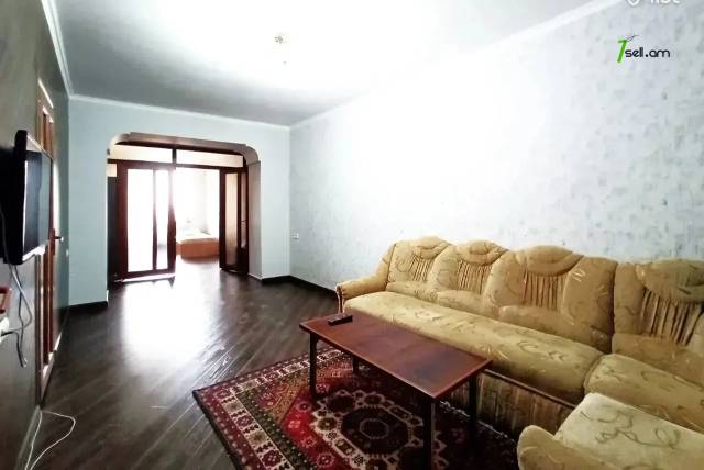 3 սենյականոց բնակարան Ավետիս Ահարոնյան փողոցում, 77 ք.մ., 2/5 հարկ, կապիտալ վերանորոգված, քարե շենք