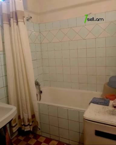 2 սենյականոց բնակարան Պարոնյան փողոցում, 70 ք.մ., բարձր առաստաղներ, 2/5 հարկ, կոսմետիկ վերանորոգում