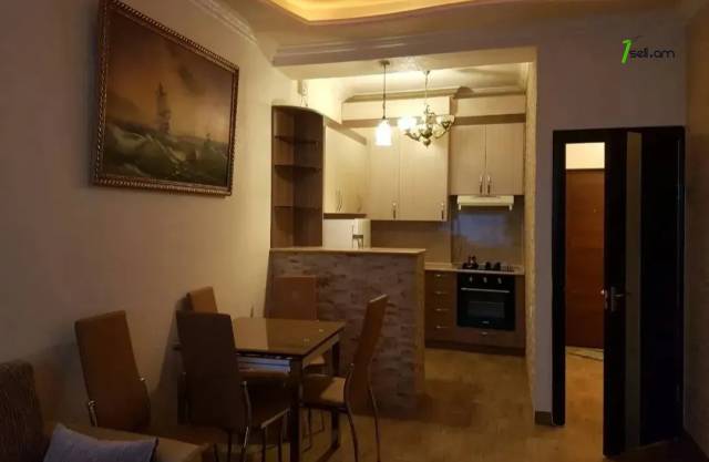 2 սենյականոց բնակարան Լենինգրադյան փողոցում, 50 քմ, 2/6 հարկ, կապիտալ վերանորոգված, քարե շենք