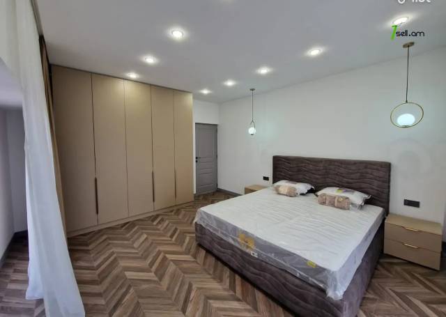 4 սենյականոց բնակարան նորակառույց շենքում, Ներսիսյան փողոցի փակուղի, 200 քմ, նախավերջին հարկ