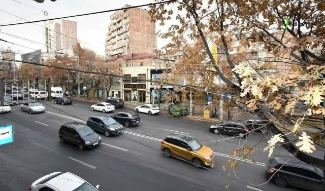 2 սենյականոց բնակարան Մարշալ Բաղրամյան պողոտայում, 45 քմ, 2/5 հարկ, բարձր առաստաղներ