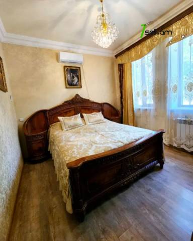 Երկու հարկանի քարե տուն Կուրղինյան փողոցում Մալաթիա Սեբաստիայում, 900 ք.մ., 2 սանհանգույց