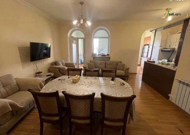 3 սենյականոց բնակարան Ազատության պողոտայում, 67 քմ, նախավերջին հարկ, բարձր առաստաղներ