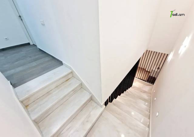 Երկու հարկանի քարե տուն, Վահագնի Թաղամաս Աջափնյակում, 700 ք.մ., 3+ սանհանգույց