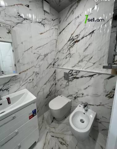 3 սենյականոց բնակարան նորակառույց շենքում Հանրապետության փողոցում, 55 ք.մ., բարձր առաստաղներ