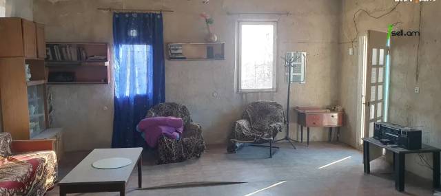 Հողատարածք բնակելի շինությունների համար 4-րդ փողոցում Պտղնիում, 1000 ք.մ.