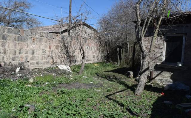 Մեկ հարկանի քարե տուն Երկաթգծի փողոցում Գյումրիում, 112 քմ
