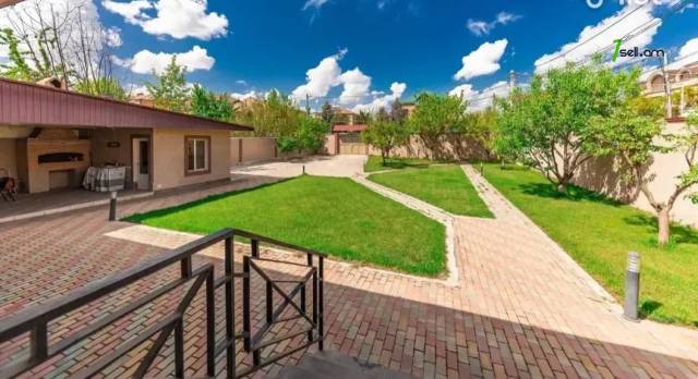 Երկու հարկանի քարե տուն Ծարավ Աղբյուրի փողոցում Ավանում, 480 ք.մ., 3+ սանհանգույց, եվրովերանորոգված