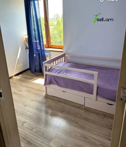 3 սենյականոց բնակարան Մոլդովական փողոցում, 82 ք.մ., 3/5 հարկ, կապիտալ վերանորոգված, քարե շենք