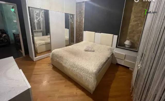 4 սենյականոց բնակարան Մաշտոցի պողոտայում, 133 ք.մ., 2 սանհանգույց, բարձր առաստաղներ