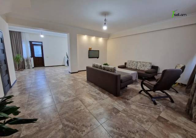 Երկու հարկանի քարե տուն, Գ-1 թաղամաս Աջափնյակում, 300 ք.մ., 2 սանհանգույց, կապիտալ վերանորոգված