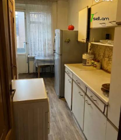 3 սենյականոց բնակարան Գրիգոր Արծրունու փողոցում, 77 քմ, 3/5 հարկ, քարե շենք
