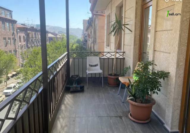 4 սենյականոց բնակարան Հովհաննես Թումանյանի փողոցում, 148 ք.մ., բարձր առաստաղներ