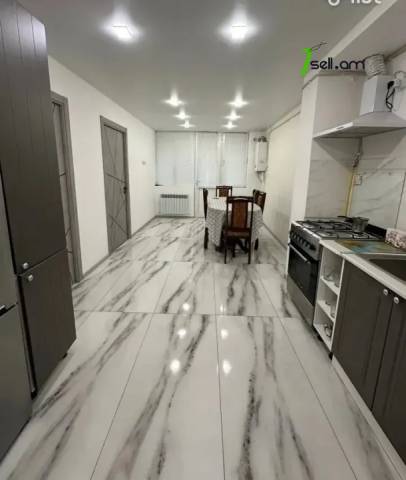 2 սենյականոց բնակարան Արամ Խաչատրյան փողոցում, 55 ք.մ., մի քանի պատշգամբ, նախավերջին հարկ