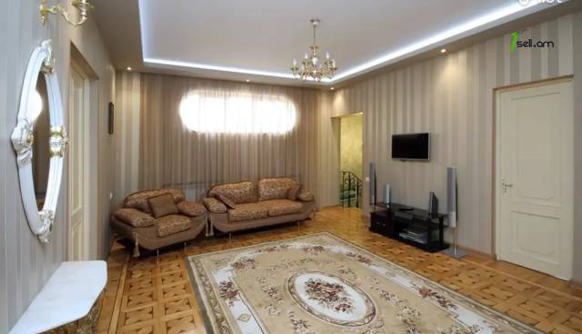 Երկու հարկանի քարե տուն Լուսինե Զաքարյան փողոցում Նորք Մարաշում, 343 քմ, 2 սանհանգույց