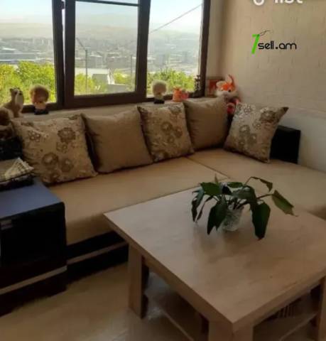 4 սենյականոց բնակարան Մելիք Մելիքյան փողոցում, 82 ք.մ., 2/4 հարկ, 2 սանհանգույց, բարձր առաստաղներ