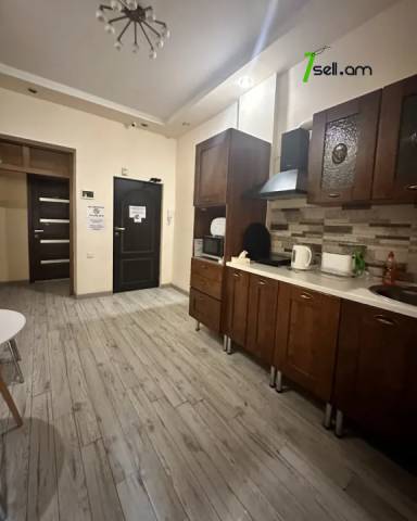 4 սենյականոց բնակարան Հանրապետության փողոցում, 82 քմ, նախավերջին հարկ, 3+ սանհանգույց