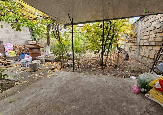 Մեկ հարկանի քարե տուն Գաջագործների փողոցում Էրեբունիում, 600 ք.մ.