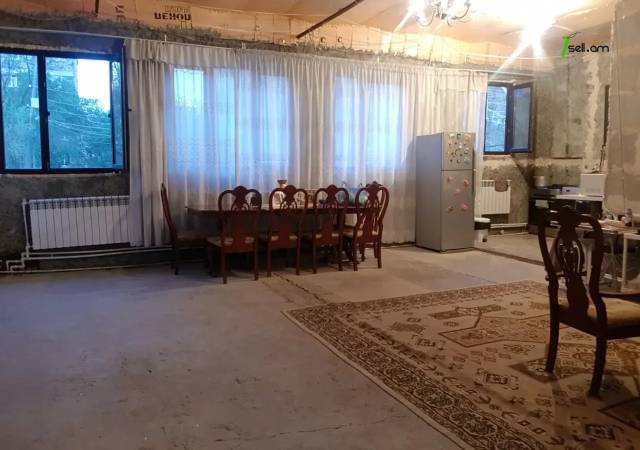 Երկու հարկանի քարե տուն Շենգավիթ փողոցում Շենգավիթում, 200 ք.մ., 2 սանհանգույց, մասնակի վերանորոգում