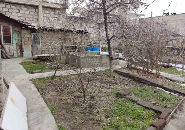 Երկու հարկանի քարե տուն Մարտիրոսյան փողոցում Աջափնյակում, 600 ք.մ.