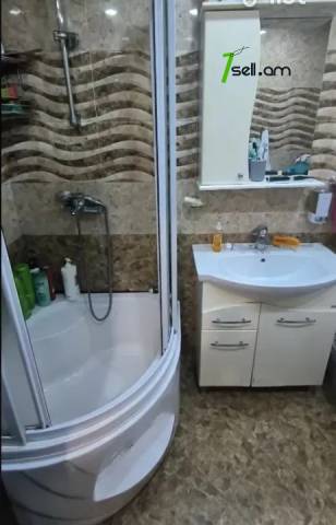 4 սենյականոց բնակարան, Նորաշեն թաղամաս, 97 ք.մ., 3/16 հարկ, մի քանի պատշգամբ, եվրովերանորոգված