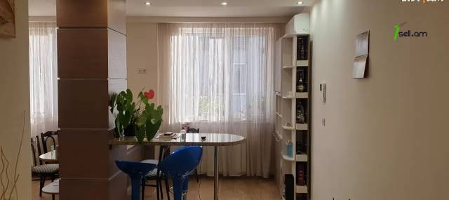 Երկու հարկանի քարե տուն Ավետիս Ահարոնյանի փողոցում Քանաքեռ Զեյթունում, 230 ք.մ., 3+ սանհանգույց