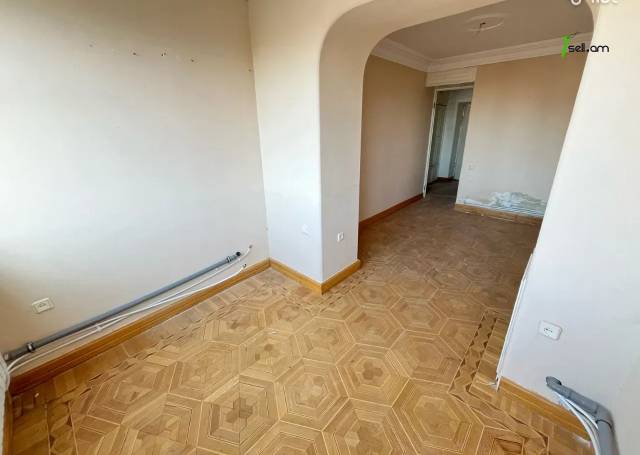 2 սենյականոց բնակարան Արմեն Տիգրանյանի փողոցում, 47 ք.մ., նախավերջին հարկ, քարե շենք