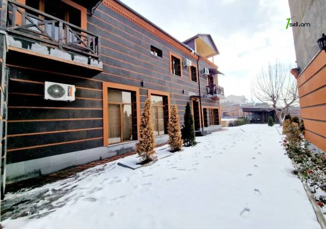 Երկու հարկանի քարե տուն Գարեգին Հովսեփյանի փողոցում Նորք Մարաշում, 820 քմ, 3+ սանհանգույց