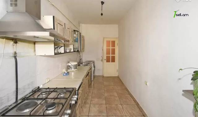 4 սենյականոց բնակարան Ավետիս Ահարոնյանի փողոցում, 100 ք.մ., եվրովերանորոգված, քարե շենք