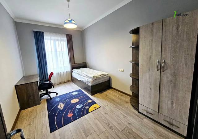 Երեք հարկանի տուն Ղափանցյան փողոցում Արաբկիրում, 500 ք.մ., 2 սանհանգույց, եվրովերանորոգված