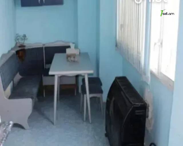 3 սենյականոց բնակարան Բագրատունյաց պողոտայում, 90 քմ, մասնակի վերանորոգում, քարե շենք