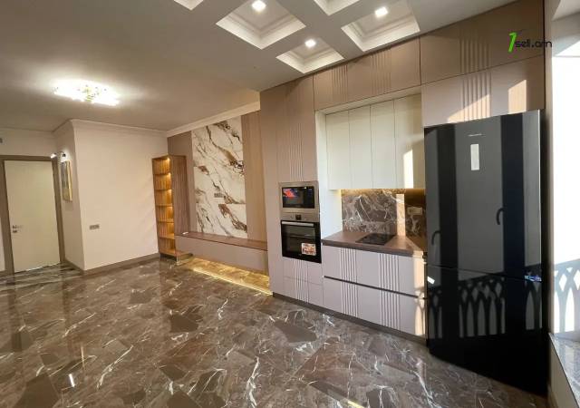 2 սենյականոց բնակարան Տիգրան Մեծի պողոտայում, 53 ք.մ., դիզայներական ոճով վերանորոգված, քարե շենք