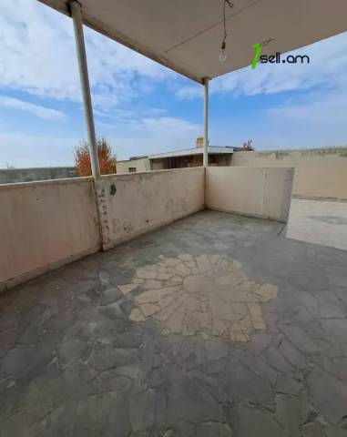 Մեկ հարկանի քարե տուն Ձորաղբյուրում, 1650 ք.մ., 2 սանհանգույց, կապիտալ վերանորոգված