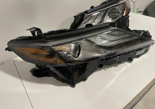 Toyota Camry առջևի լուսարձակ զույգով