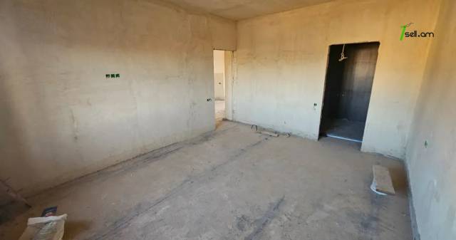 Երեք հարկանի քարե տուն Խաչատուր Աբովյանի 21-րդ փողոցում Առինջում, 1360 ք.մ., 3+ սանհանգույց