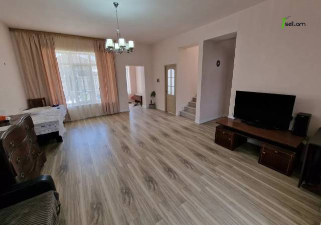 Երկու հարկանի քարե տուն Ավանում, 530 ք.մ., 2 սանհանգույց, կապիտալ վերանորոգված