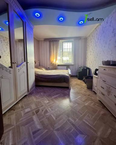 4 սենյականոց բնակարան Շիրակի փողոցում, 102 ք.մ., 1/4 հարկ, կապիտալ վերանորոգված, քարե շենք