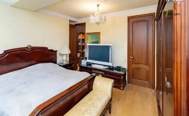 4 սենյականոց բնակարան Մոսկովյան փողոցում, 150 ք.մ., 2/8 հարկ, 2 սանհանգույց, եվրովերանորոգված