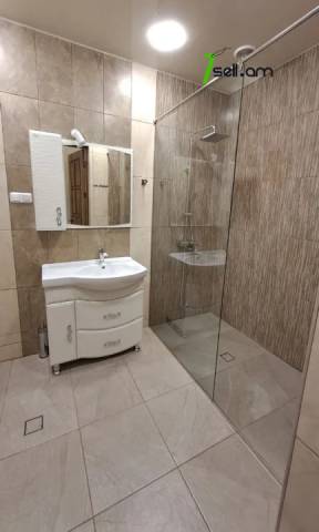 3 սենյականոց բնակարան Մեսրոպ Մաշտոցի պողոտայում, 80 քմ, 2/5 հարկ, դիզայներական ոճով վերանորոգված